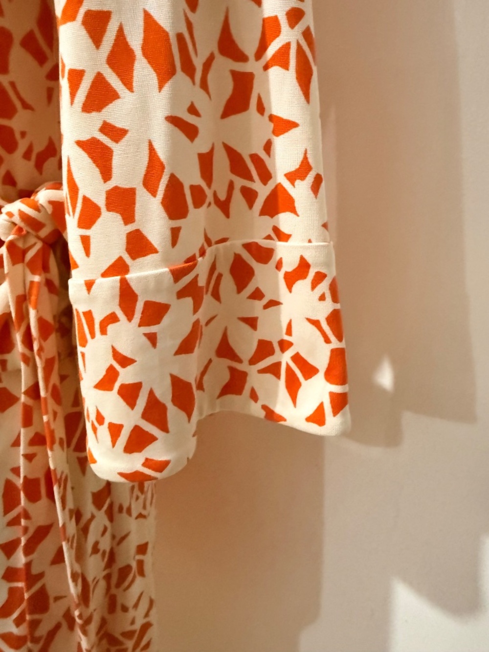 VTG Diane von Furstenberg 100% Silk Jersey Geometric Wrap Dress – Iconic Y2K - Picture 3 of 12